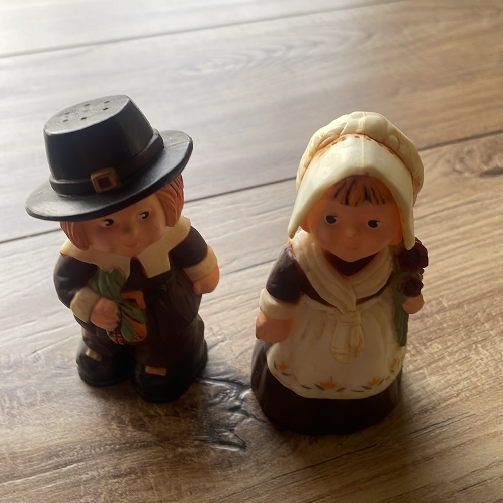 Vintage Hallmark Pilgrim Salt & Pepper Shakers (Hard Plastic) in Original Box